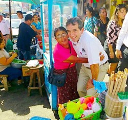 Héctor Melesio Cuén, Felicita a Mamás en su día.