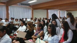 Participan en seminario de investigación en enfermería.
