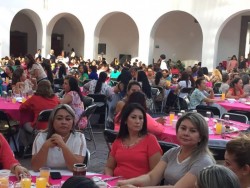 Ayuntamiento festeja a las madres trabajadoras