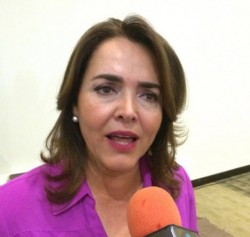 Margarita Villaescusa preparada para el debate entre candidatos al XX distrito éste sábado