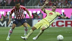 Chivas y América no se hacen daño al empatar sin goles