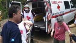 Reportera extranjera arrastrada por el tren
