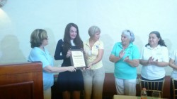 Recibe reconocimiento especial Lety Coppel, por su labor altruista.