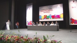 Con desayuno y premio Rafael Ramírez, festejan a los maestros