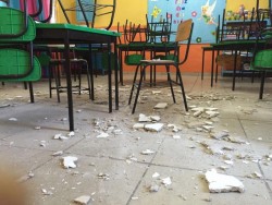 Por minutos, techo de escuela no cayó sobre alumnos de primer año.