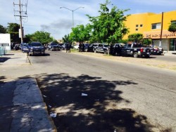 Desaloja policia antimotines a 48 familias en Los Olivos