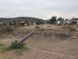 Retiran escombro de puente caído en Alameda