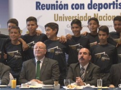 Rector de la UAS Juan Eulogio Guerra se reúne con medallistas en Universiada 2016