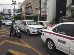 Taxistas piden apoyo para obtener concesiones
