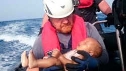 Divulgan imagen de bebé ahogado en el mar