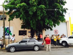 Protestan trabajadores de la Secretaria de Salud por recorte de Personal
