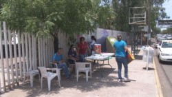 Maestras se instalan en plantón afuera de SEPyC.