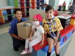 Scouts invitan a donar cabello para pelucas oncológicas.