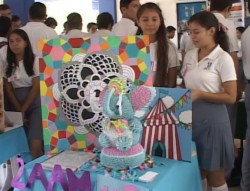 Estudiantes del CBTIS 51 presentan proyectos creativos.