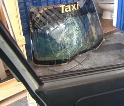 Vandalizados ecotaxis rojos y verdes en Mazatlán.