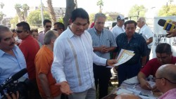 Con una hora de retraso Malova emite su voto