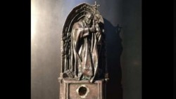 Roban reliquia del papa Juan Pablo II