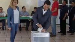 Enrique Peña Nieto emite su voto