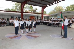 Lunes cívico en la Primaria Constitución 1917.