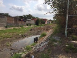 Piden limpieza del canal conocido como Paseo de los Arcos