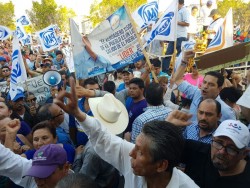 Realizan "marcha por la democracia" en Los Mochis, piden conteo de voto por voto