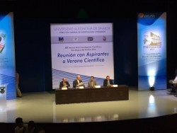Rector de reúne con aspirantes a Verano Científico