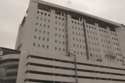 Constante riesgo enfrentan trabajadores de la construcción en las alturas