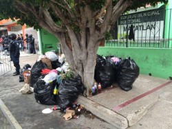 48 horas llenos de basura en el Fraccionamiento Campo Bello.