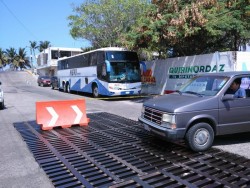 Cierran calles aledañas al malecón.