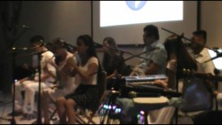 Débiles visuales participan en recital musical