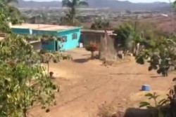 Tres semanas sin agua llevan familias de Lomas del Ébano.