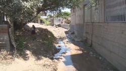 Construyen puente en arroyo, los habitantes de la Buenos Aires contentos