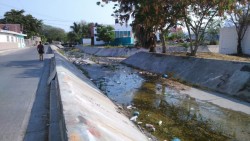 Persiste la basura en canales pluviales.