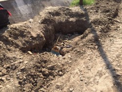Habitantes de Las Quintas piden a la Japac solucione fuga de drenaje