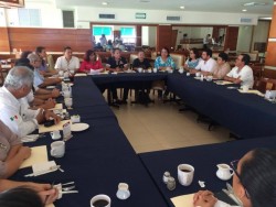 Más de 400 adultos mayores reciben su certificado de primaria y secundaria