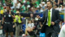 Juan Carlos Osorio seguirá al frente del Tri