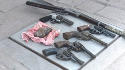 Granadas y rifles de alto poder han sido donados en campaña de desarme