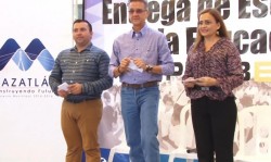 DIF Municipal beneficia a 2 mil 200 niños con becas educativas.