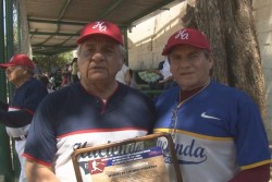 Reconocen a 6  peloteros históricos de casa