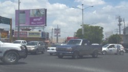 Apagón de semaforo ocasiona tráfico vehicular
