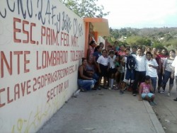 Sigue tomada la Escuela Primaria "Vicente Lombardo Toledano".