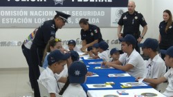 Niños con capacidades diferentes visitan base de la Policía Federal Preventiva