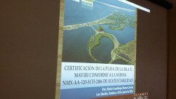 Por recibir la acreditación oficial de playa limpia para El Maviri