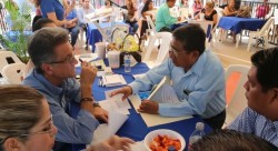 Asisten Alcalde y funcionarios municipales a la colonia "Flores Magón".