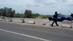 Tráiler derriba muro de contención y provoca cierre de la circulación en la México 15