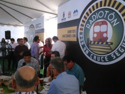 Recaudan fondos para plumas ferroviarias con el radiotón.