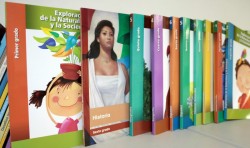 Entregan libros de texto gratuitos.