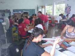 Capacitan a educadores de comunidades rurales.