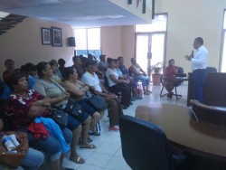 Informan a beneficiarios sobre programa de vivienda.