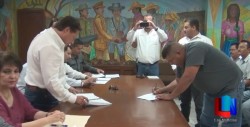 Firma Alcalde acuerdo con recolectores de basura